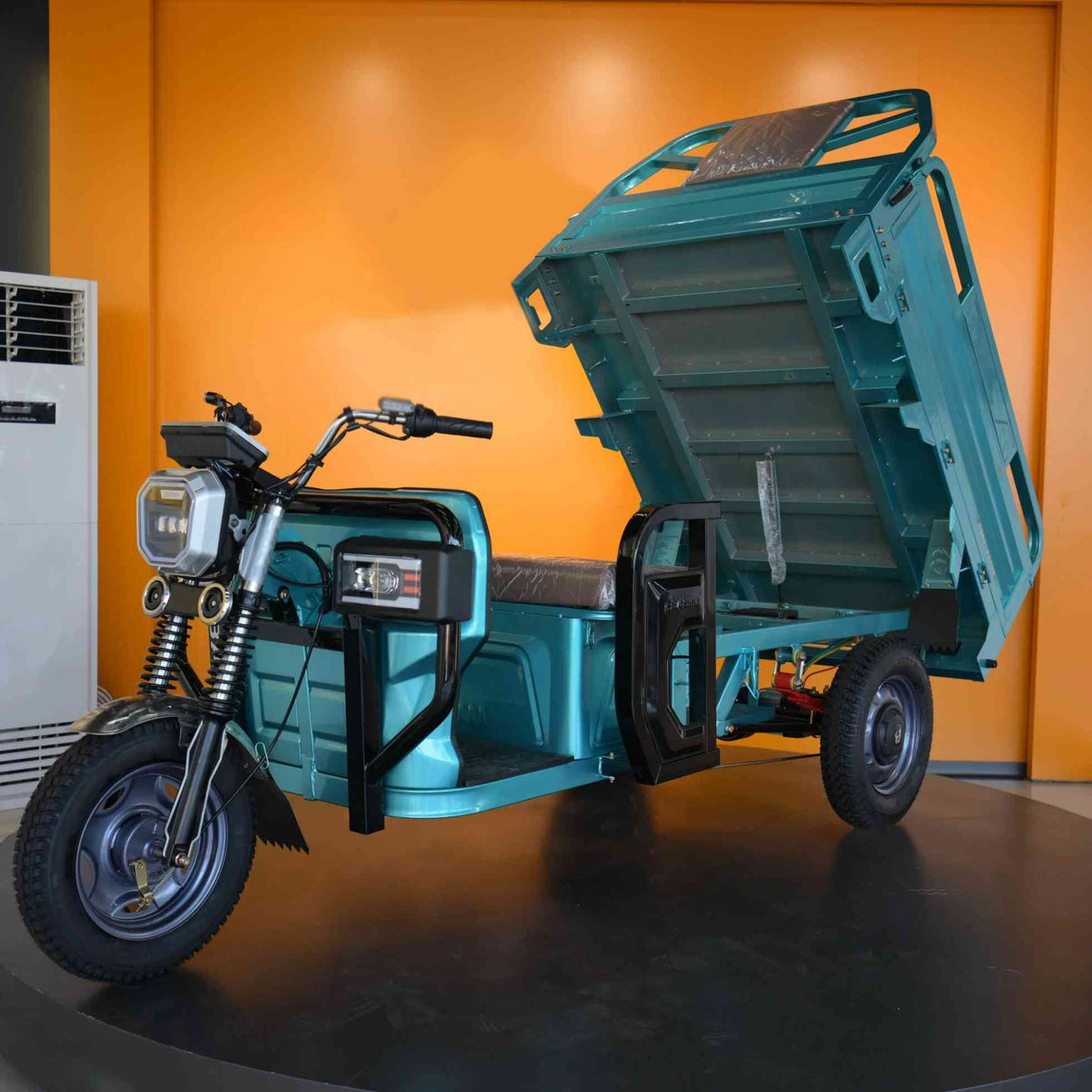 Electric Dump Tricycle Open Cab Rear Axle Differential For Farm Work Heavy Duty For Gravel Delivery 1000kg Load Capacity