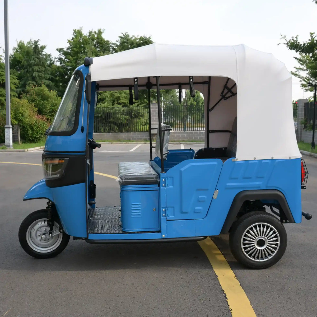 Electric Tricycle Fully Enclosed 4 Seater Passenger Taxi 1000w 60v 3 Wheeler Electric Tricycle For Adults Tuk Tuk
