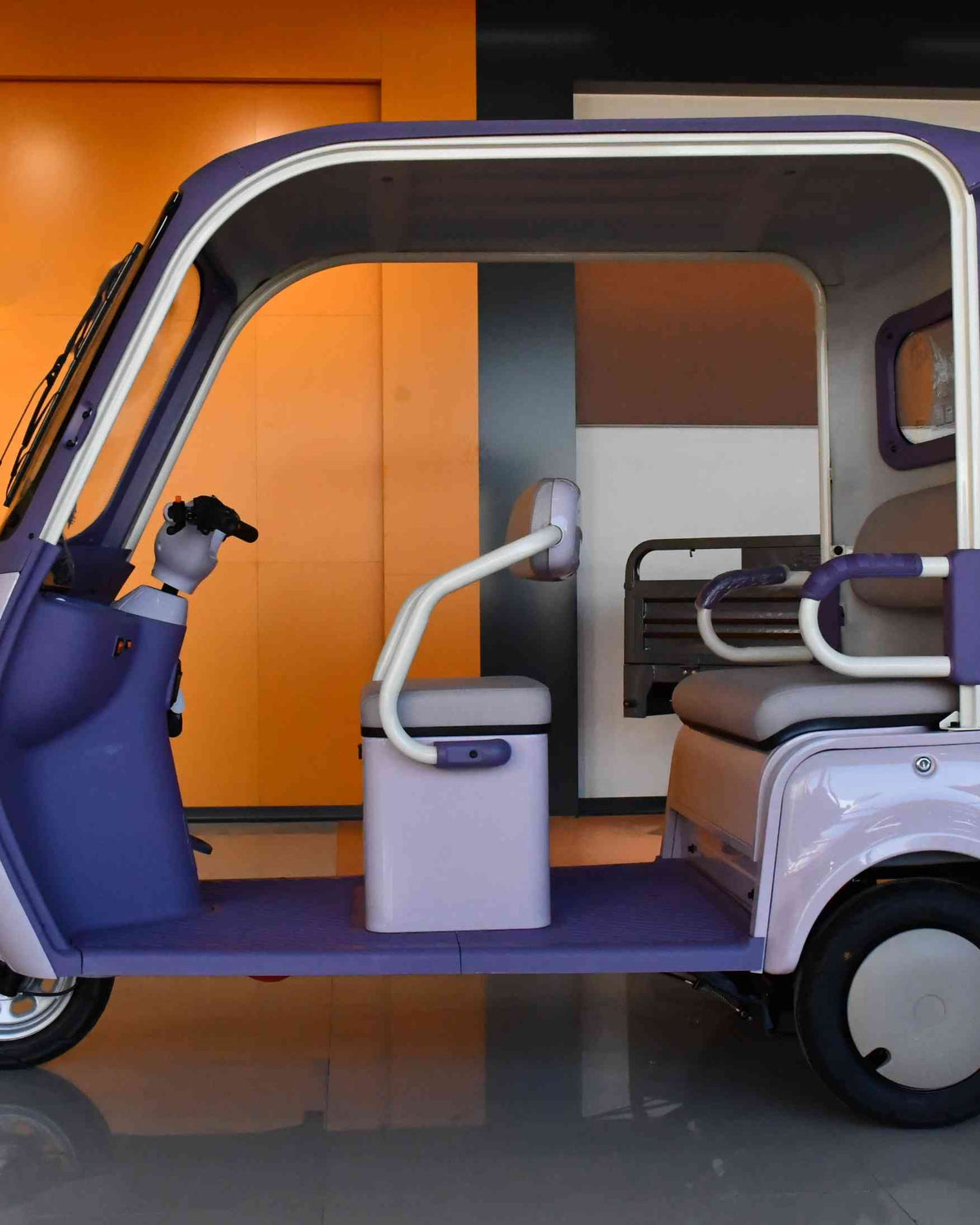 Semi-enclosed Electric Passenger Tricycle Hard Roof Canopy Windshield Wiper 60v 1000w For Ladies Adults Commuting
